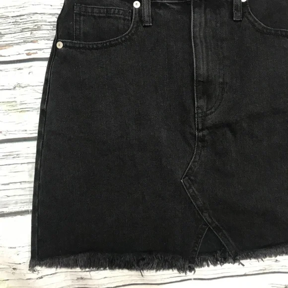 ⚡️SOLD⚡️Madewell Denim Mini Skirt Black Jean Cutoff Distressed Hem Women’s - Picture 7 of 16